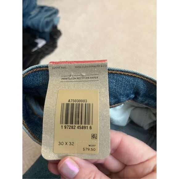 NWT Levi’s Ribcage Bell Jeans - Picture 8 of 8